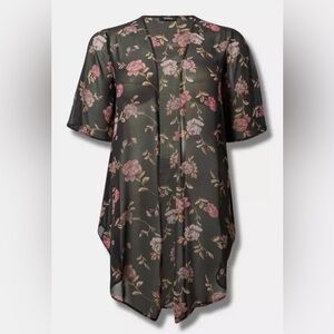 #431 - RESERVED Torrid Chiffon Textured Kimono Red Rose Floral Black Open Ruana